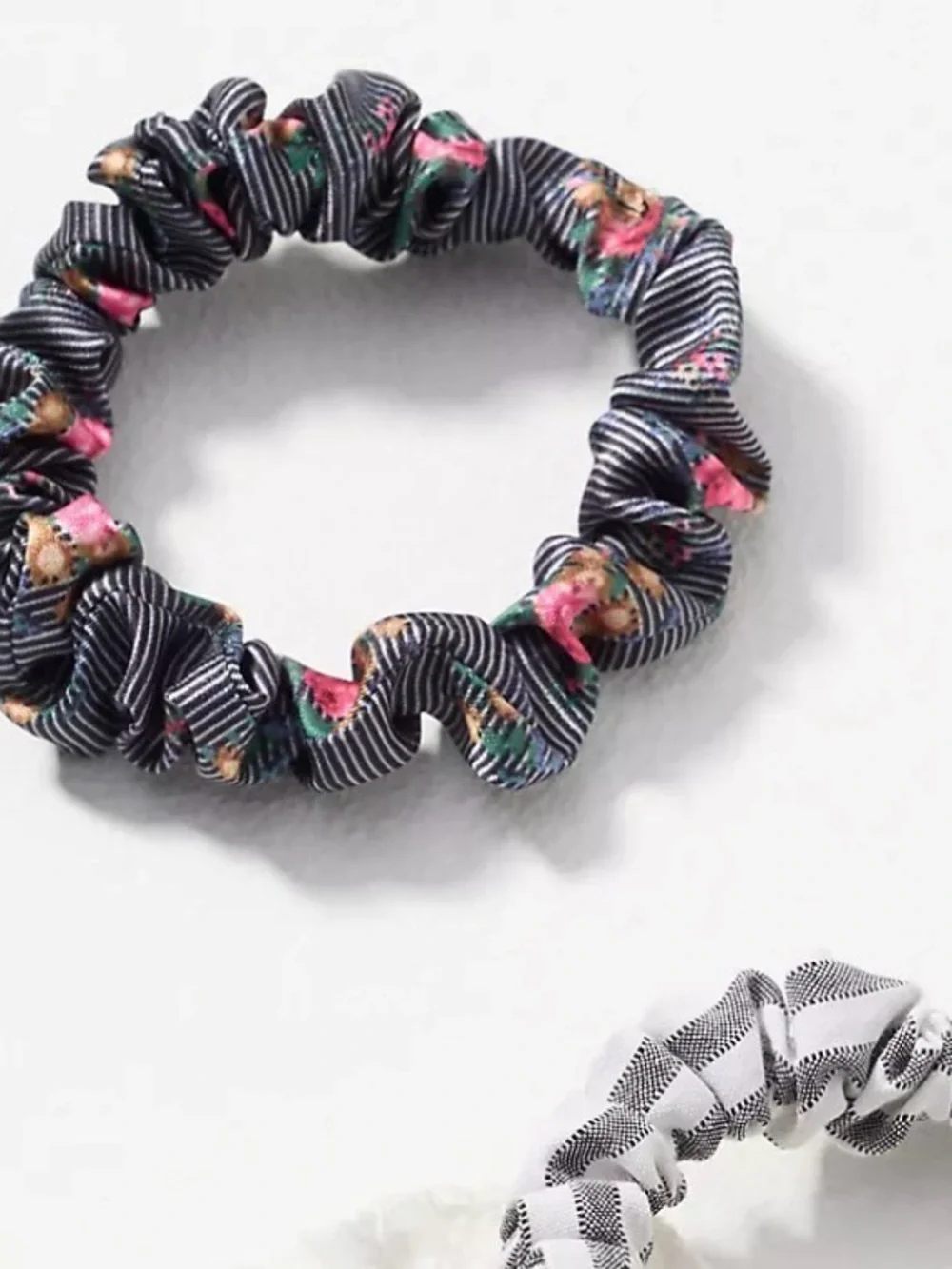 Anthropologie Everyday Scrunchies, Set of 3. NWT black